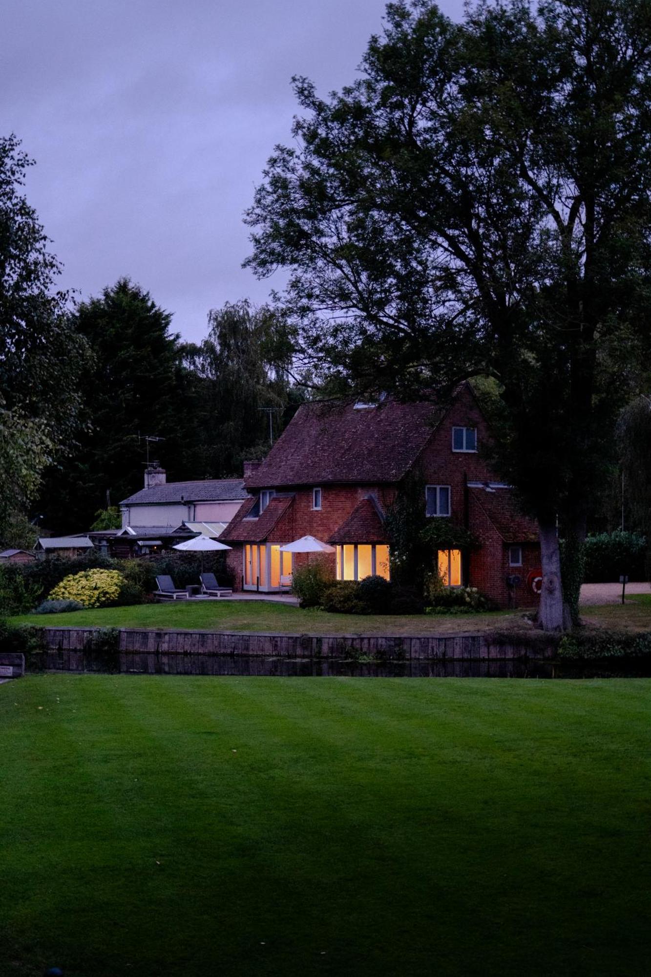 Villa Idle Waters Dedham Esterno foto